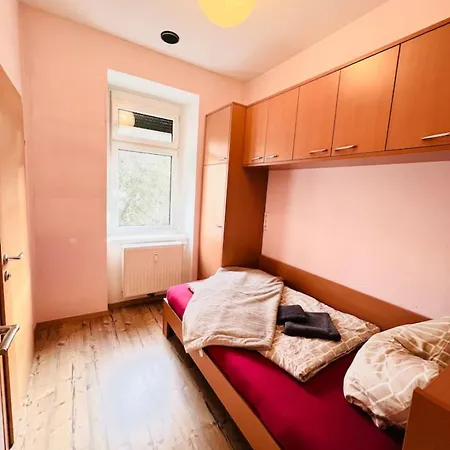 Single Suite Apartment Top 8 *