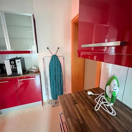 Single Suite Apartment Top 8 *