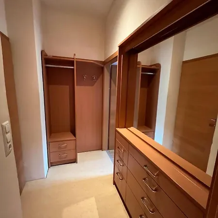 Single Suite Apartment Top 8 *